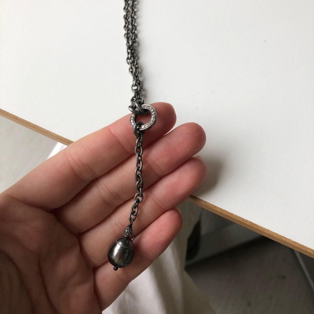 Chain necklace with black diamond clasp and pearl